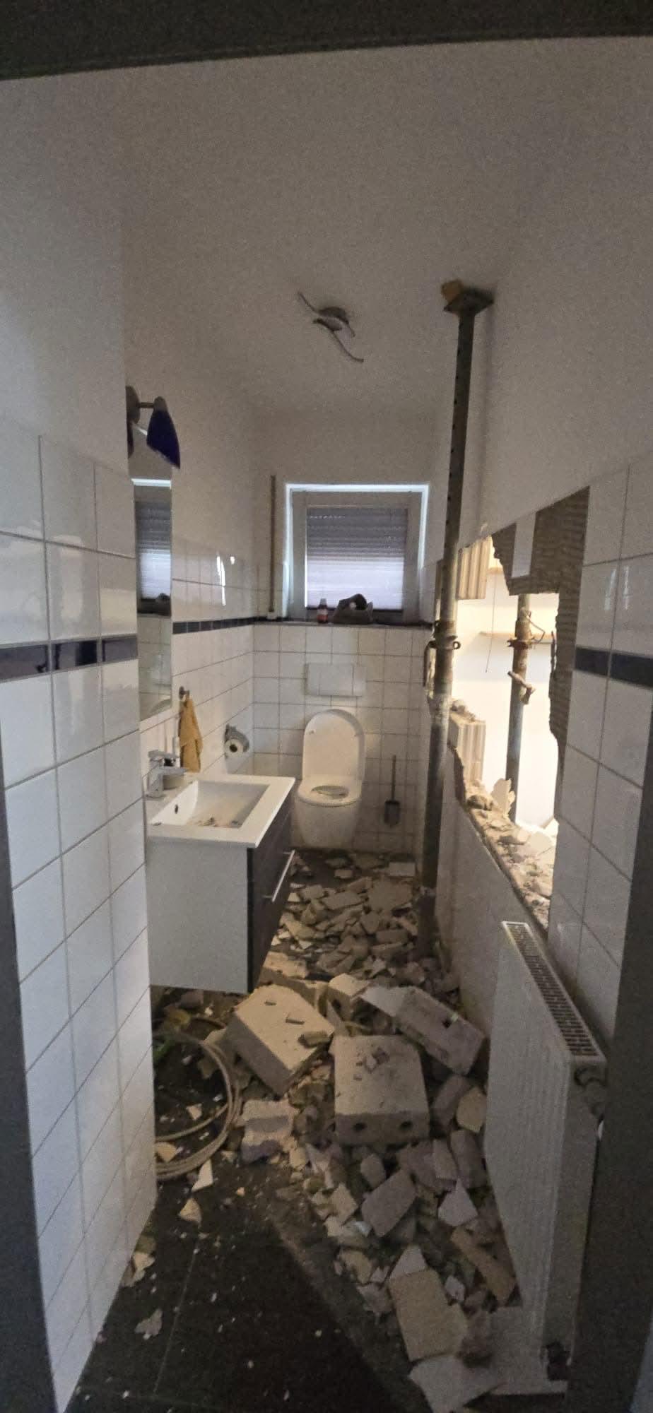 Innenraum während kontrollierter Abbrucharbeiten